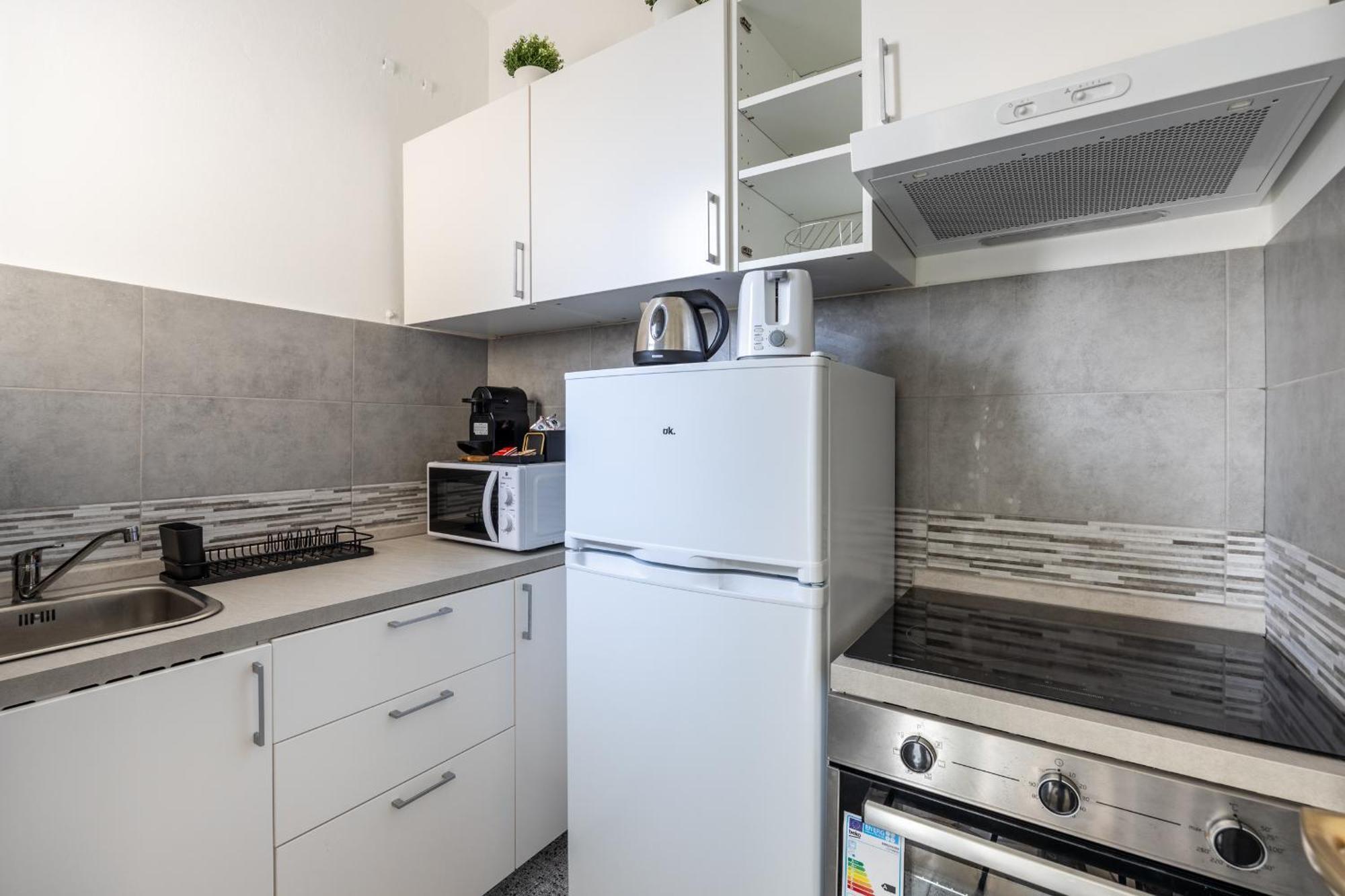 8 Min Dalla Metro Casa Elegante Con Netflix E Wifi Appartamento