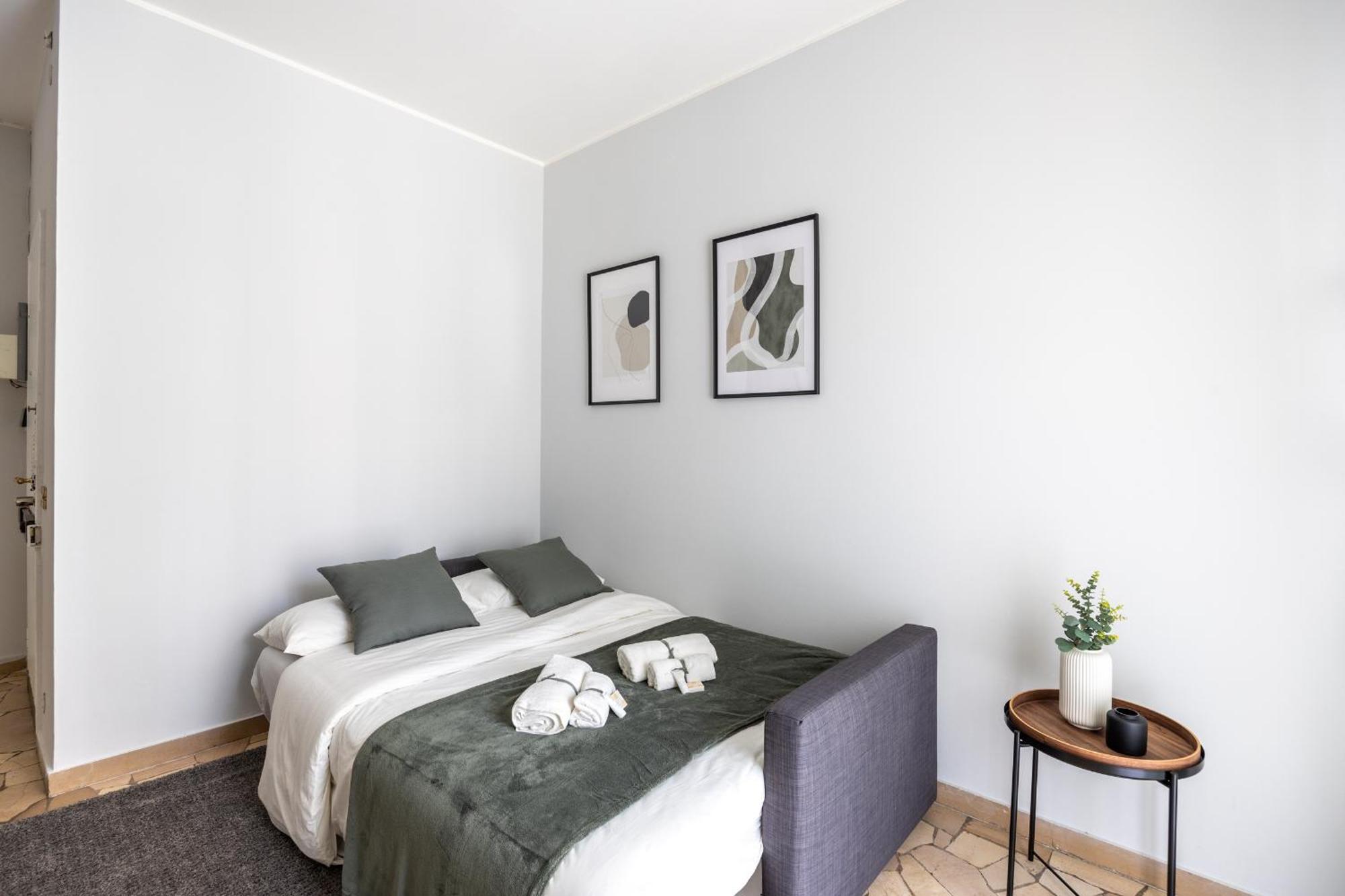8 Min Dalla Metro Casa Elegante Con Netflix E Wifi Milano